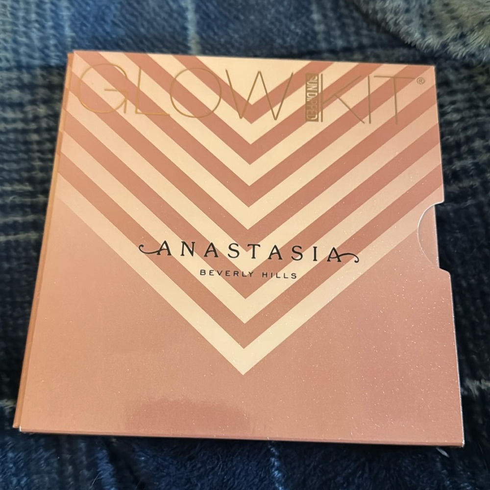 Anastasia Glow kit